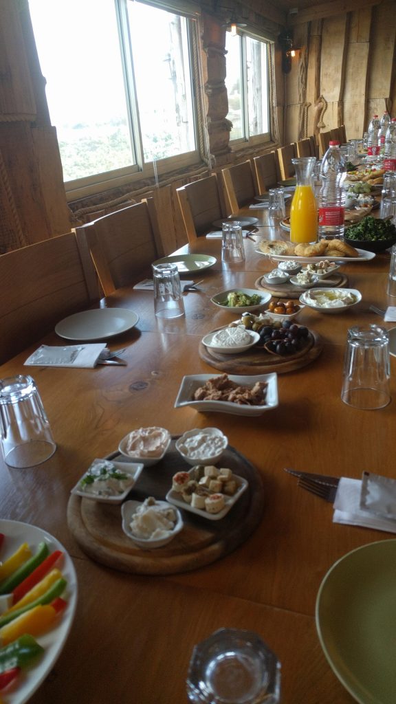 ארוחת בוקר במסעדת הר האר"י