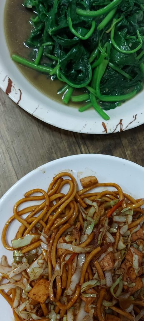 נווה שאנן - אוכל במסעדה הסינית