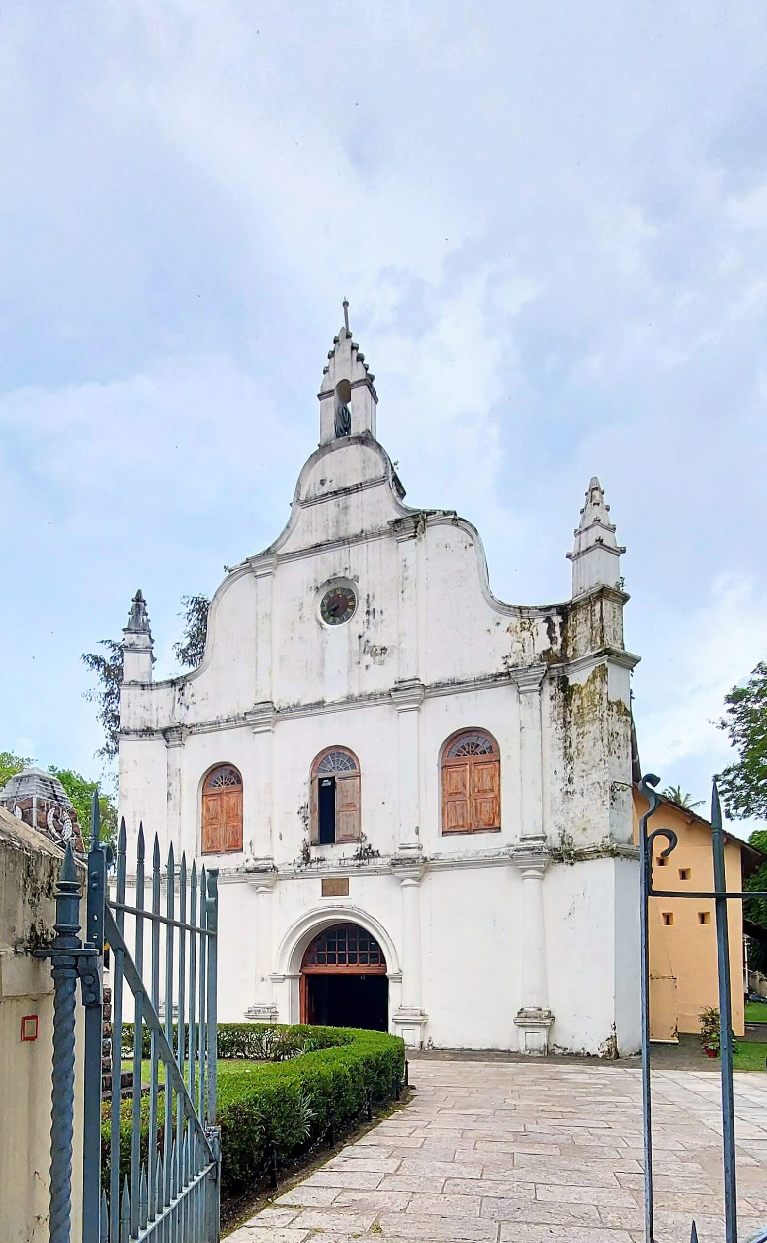 Porta chiavi bottone in argento e zirconi main image 0