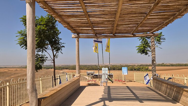 עוטף עזה - אנדרטת זיכרון לתצפתניות מנחל עוז
